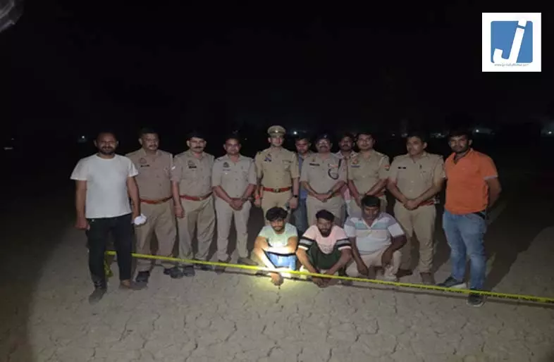 पुलिस और पशु तस्करों में मुठभेड़, तीन बदमाशों के पैर में लगी गोली पुलिस और पशु तस्करों में मुठभेड़, तीन बदमाशों के पैर में लगी गोली
