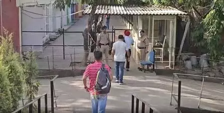 पंजाब: भीषण गर्मी को देखते हुए सरकारी दफ्तरों और स्कूलों के समय में बदलाव, कर्मचारियों-छात्रों को मिलेगी राहत पंजाब: भीषण गर्मी को देखते हुए सरकारी दफ्तरों और स्कूलों के समय में बदलाव, कर्मचारियों-छात्रों को मिलेगी राहत