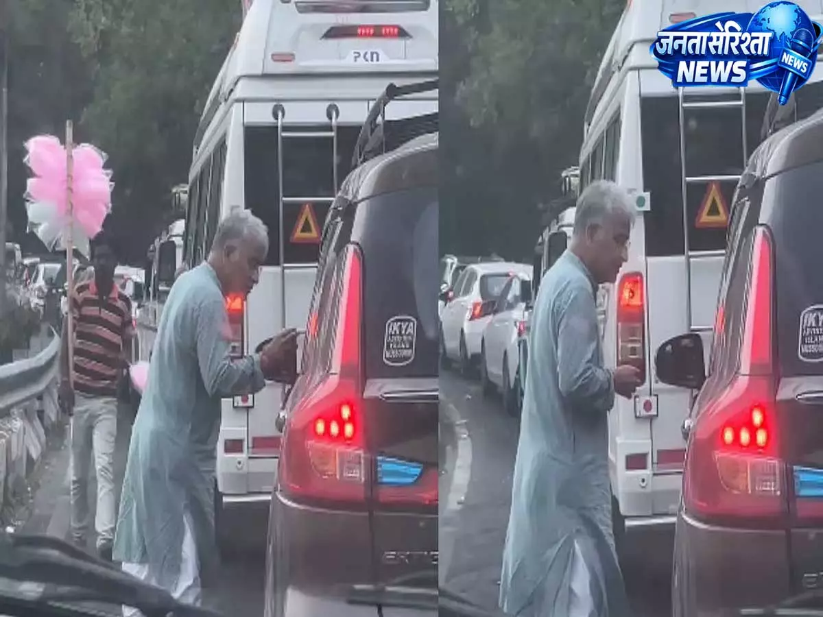‘ये है असली जिम्मेदारी’: मसूरी में शख्स ने टूरिस्ट को कूड़ा लौटाया, लोगों ने की तारीफ ‘ये है असली जिम्मेदारी’: मसूरी में शख्स ने टूरिस्ट को कूड़ा लौटाया, लोगों ने की तारीफ