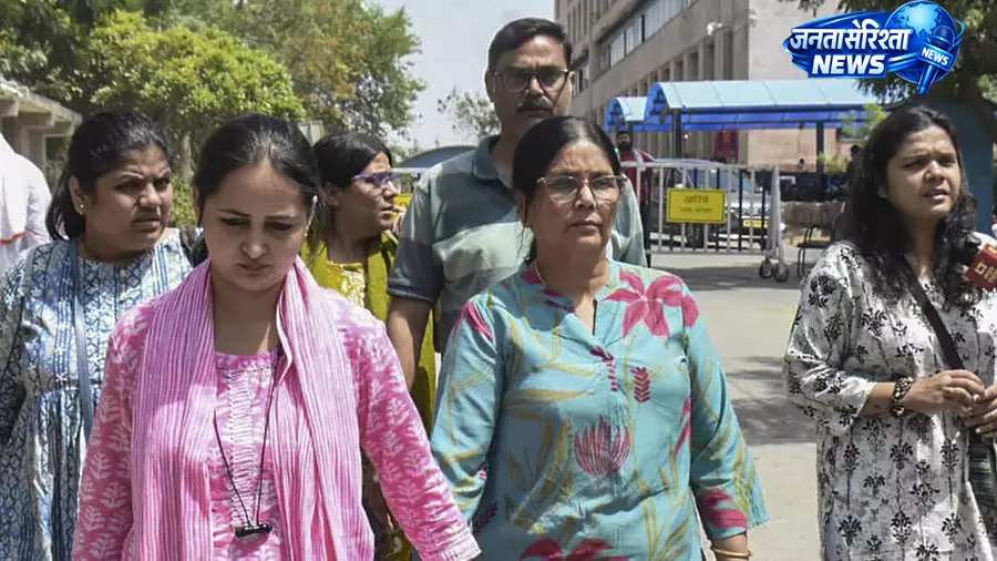 त्विशा शर्मा मौत मामला: CBI करेगी जांच, SC की निगरानी में केस की नए सिरे से पड़ताल त्विशा शर्मा मौत मामला: CBI करेगी जांच, SC की निगरानी में केस की नए सिरे से पड़ताल