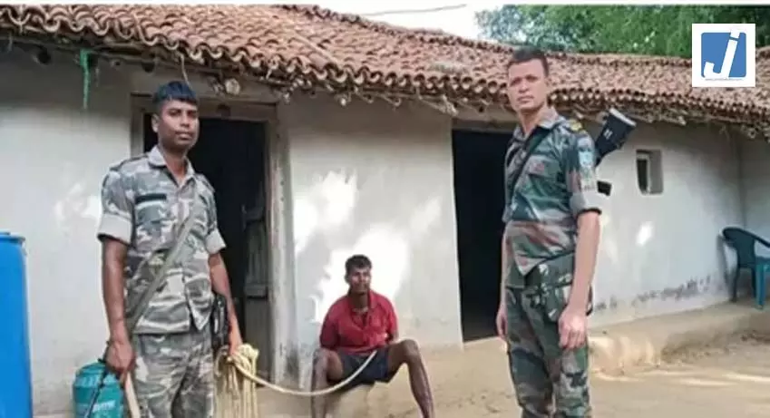 सनकी युवक ने कुल्हाड़ी से की पिता-पत्नी की हत्या, हमले में तीन वर्षीय बेटी भी गंभीर सनकी युवक ने कुल्हाड़ी से की पिता-पत्नी की हत्या, हमले में तीन वर्षीय बेटी भी गंभीर
