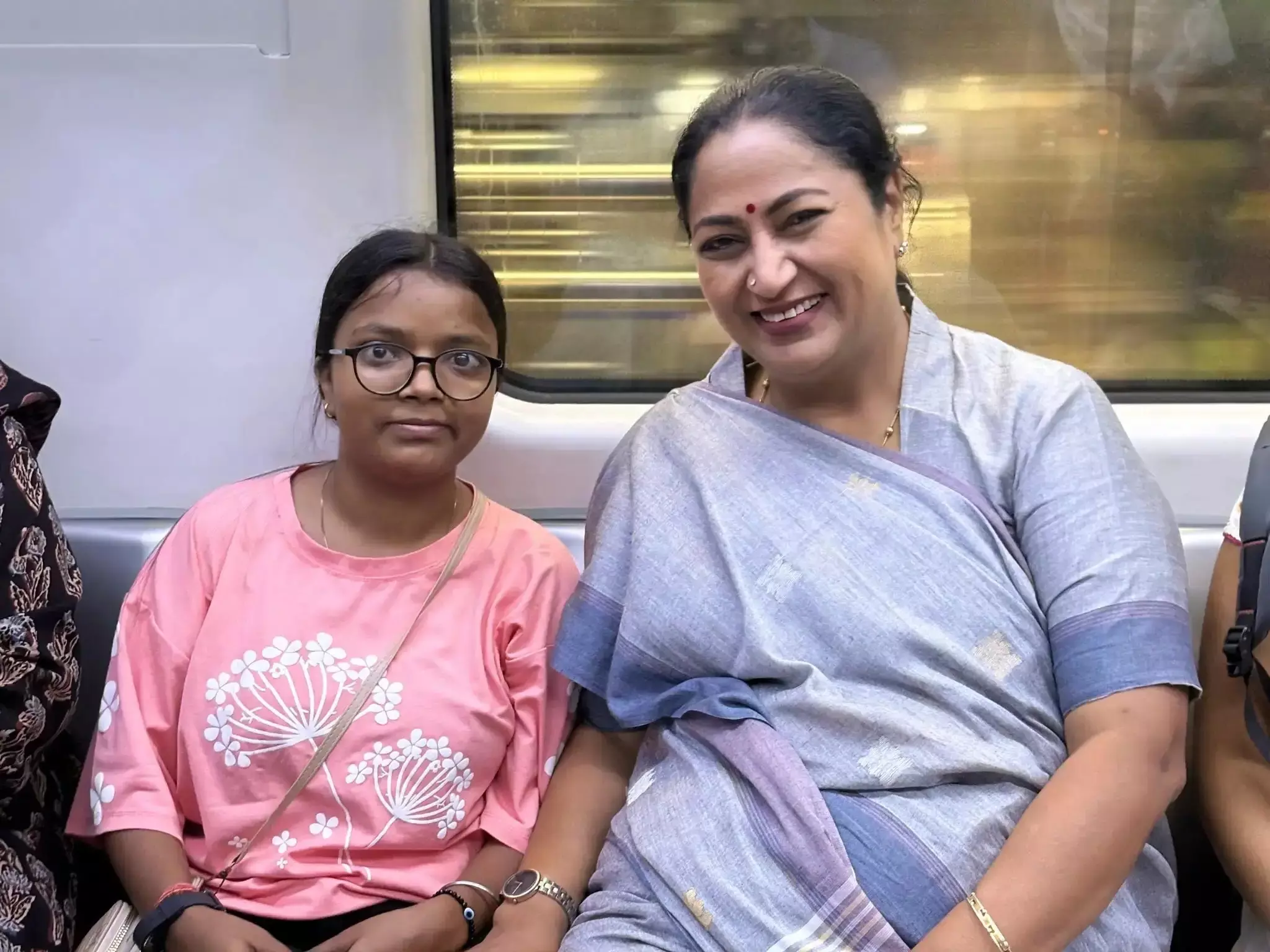 New Delhi: दिल्ली सचिवालय पहुंचने के लिए मुख्यमंत्री ने चुना पब्लिक ट्रांसपोर्ट New Delhi: दिल्ली सचिवालय पहुंचने के लिए मुख्यमंत्री ने चुना पब्लिक ट्रांसपोर्ट