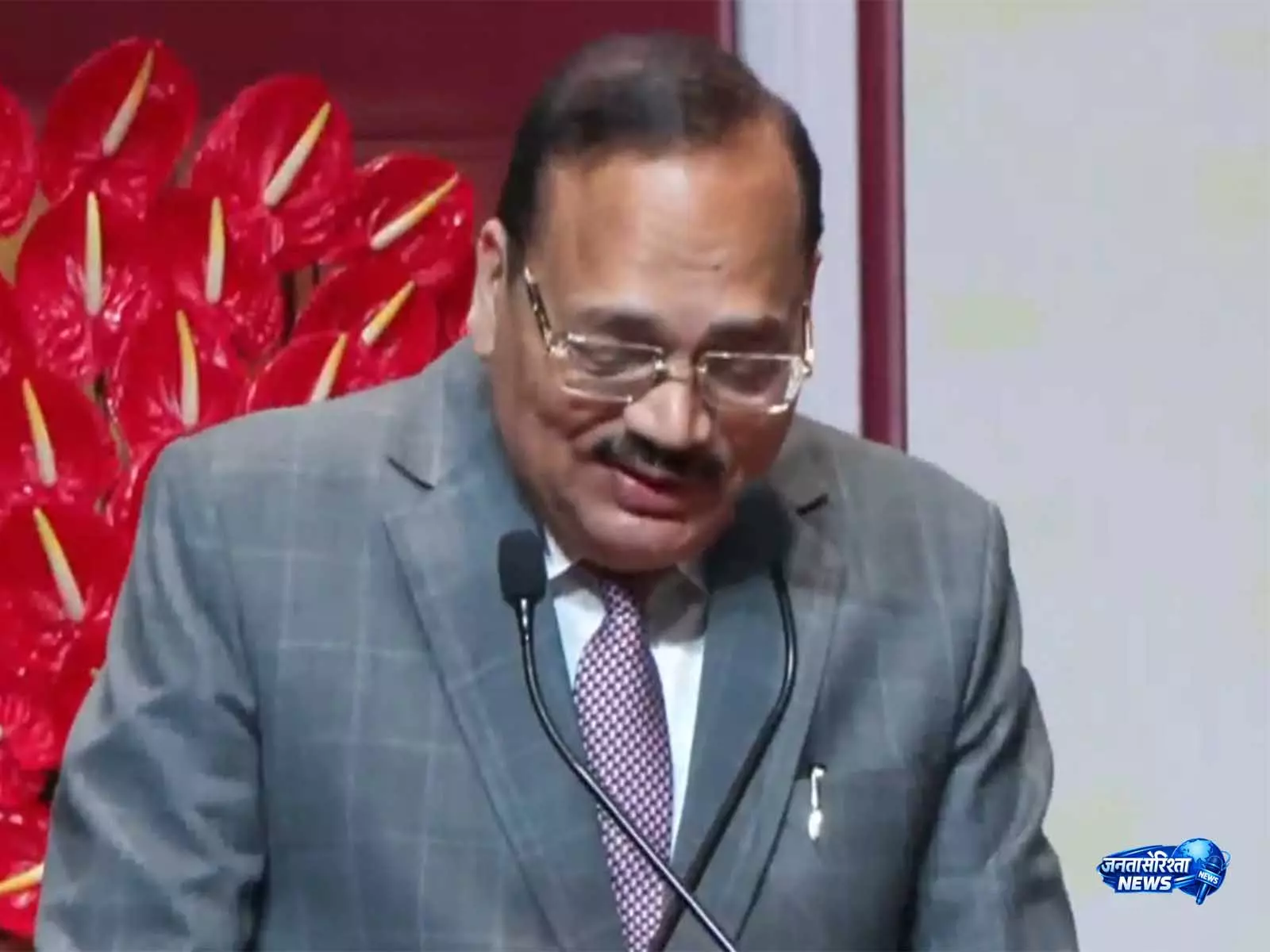 इसे इतना भावुकता से न लें, कॉकरोच वाली टिप्पणी के बाद बन रही बातों पर CJI सूर्यकांत ने कहा इसे इतना भावुकता से न लें, कॉकरोच वाली टिप्पणी के बाद बन रही बातों पर CJI सूर्यकांत ने कहा