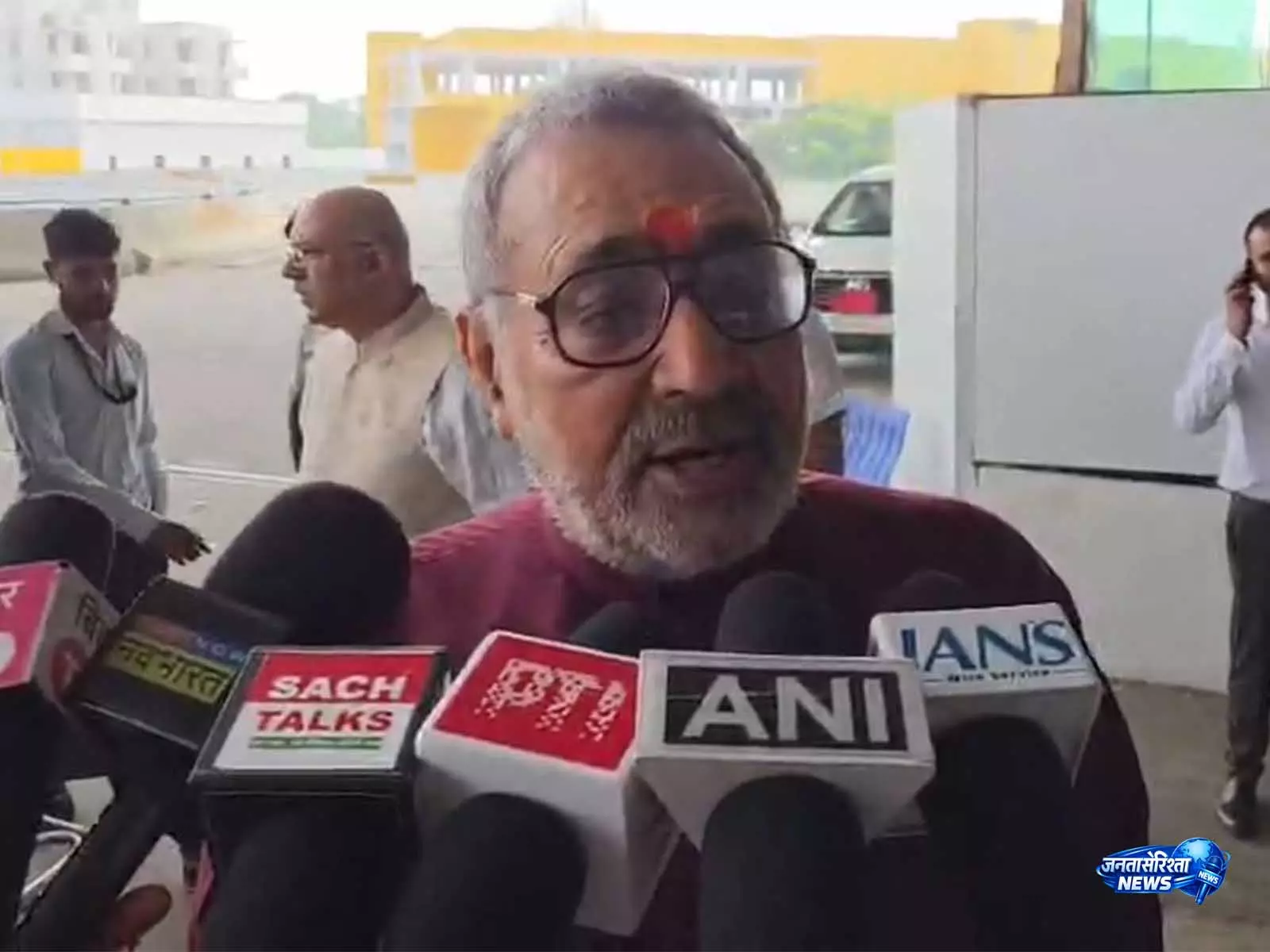 Rahul Gandhi के ‘सरकार गिरेगी’ बयान पर गिरिराज सिंह का पलटवार Rahul Gandhi के ‘सरकार गिरेगी’ बयान पर गिरिराज सिंह का पलटवार