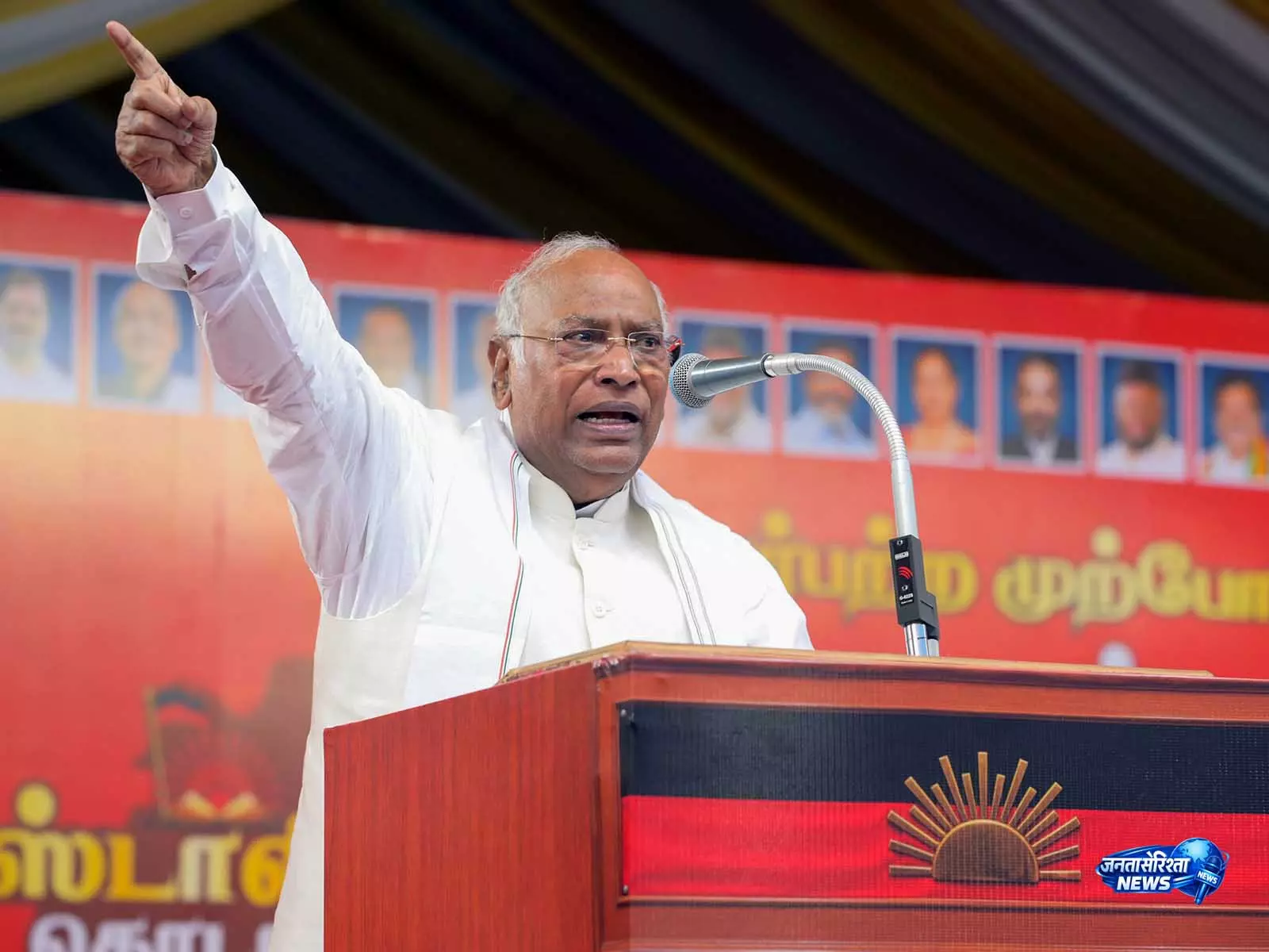 ईंधन कीमतों में बढ़ोतरी पर Kharge का केंद्र सरकार पर हमला ईंधन कीमतों में बढ़ोतरी पर Kharge का केंद्र सरकार पर हमला