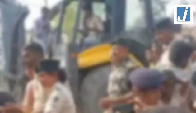 कई दिन बाद निकाला गया कब्र से शव, सनसनीखेज आरोप लगाया गया कई दिन बाद निकाला गया कब्र से शव, सनसनीखेज आरोप लगाया गया