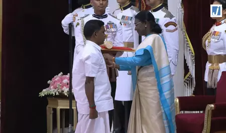 राष्ट्रपति ने देश की 66 हस्तियों को पद्म पुरस्कारों से किया सम्मानित, जारी हुई लिस्ट राष्ट्रपति ने देश की 66 हस्तियों को पद्म पुरस्कारों से किया सम्मानित, जारी हुई लिस्ट