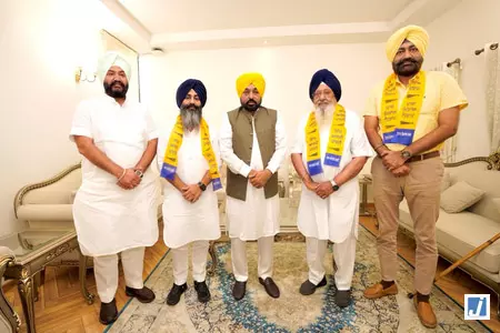 अकाली दल नेता राजमोहिंदर सिंह मजीठा आम आदमी पार्टी में शामिल अकाली दल नेता राजमोहिंदर सिंह मजीठा आम आदमी पार्टी में शामिल