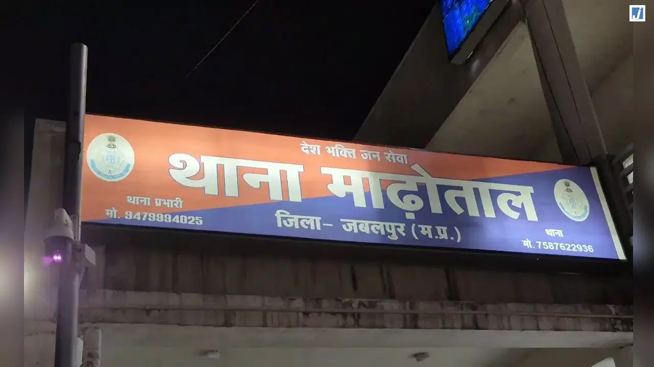 लिव-इन पार्टनर पर जानलेवा हमला, युवती के गले पर चाकू से वार, आरोपी गिरफ्तार लिव-इन पार्टनर पर जानलेवा हमला, युवती के गले पर चाकू से वार, आरोपी गिरफ्तार