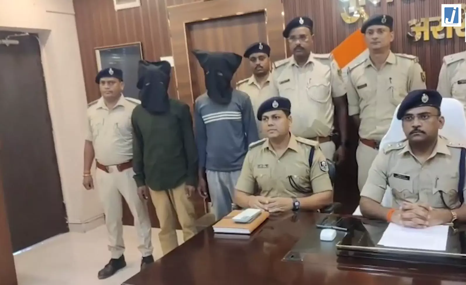 शराब तस्करी पर बड़ा वार, डीसीएम ट्रक से 1.5 करोड़ की विदेशी शराब जब्त शराब तस्करी पर बड़ा वार, डीसीएम ट्रक से 1.5 करोड़ की विदेशी शराब जब्त