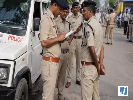 पुराने विवाद में खूनी झड़प, दो युवकों की चाकू मारकर हत्या पुराने विवाद में खूनी झड़प, दो युवकों की चाकू मारकर हत्या