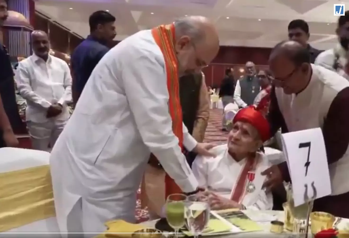गृह मंत्री अमित शाह ने पद्म पुरस्कार विजेताओं के लिए किया रात्रिभोज गृह मंत्री अमित शाह ने पद्म पुरस्कार विजेताओं के लिए किया रात्रिभोज