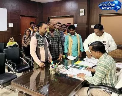 अपर कलेक्टर ने जनदर्शन में सुनी आमजन की समस्याएं अपर कलेक्टर ने जनदर्शन में सुनी आमजन की समस्याएं