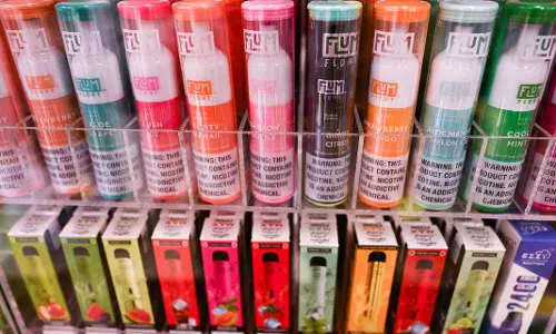 फ्लेवर्ड वेप्स पर FDA का बदलाव बच्चों के लिए जानलेवा साबित होगा