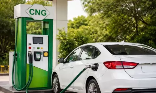 CNG की कीमतों में फिर इजाफा, 2 रुपए प्रति किलो की हुई बढ़ोतरी CNG की कीमतों में फिर इजाफा, 2 रुपए प्रति किलो की हुई बढ़ोतरी