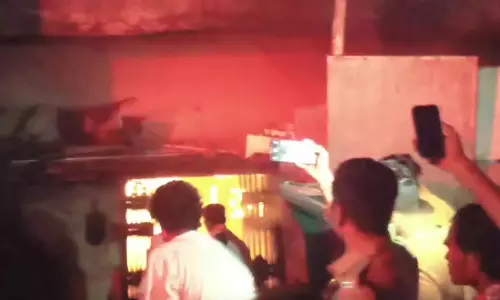 दीप ने लिया विकराल रूप, घर आग की चपेट में दीप ने लिया विकराल रूप, घर आग की चपेट में