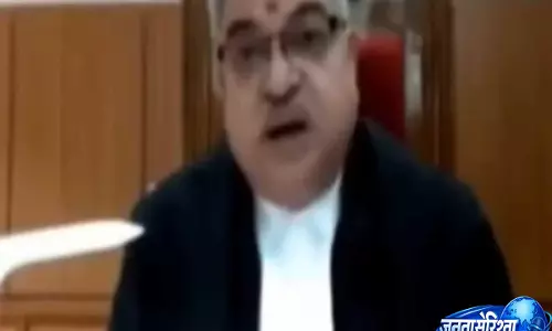 कोर्टरूम में बहस के दौरान ‘हां’ कहने पर जज भड़के, Gen Z वकील का वीडियो वायरल कोर्टरूम में बहस के दौरान ‘हां’ कहने पर जज भड़के, Gen Z वकील का वीडियो वायरल