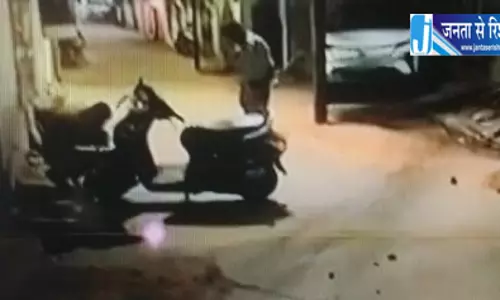 घर के सामने नशा करने का विरोध, कालीबाड़ी में हुई चाकूबाजी घर के सामने नशा करने का विरोध, कालीबाड़ी में हुई चाकूबाजी