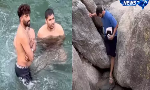 धर्मशाला में फैन ने मोहम्मद सिराज और प्रसिद्ध कृष्णा को आरसीबी बनाम जीटी क्वालिफायर्स 1 से पहले नदी में स्नैप लगाते देखा