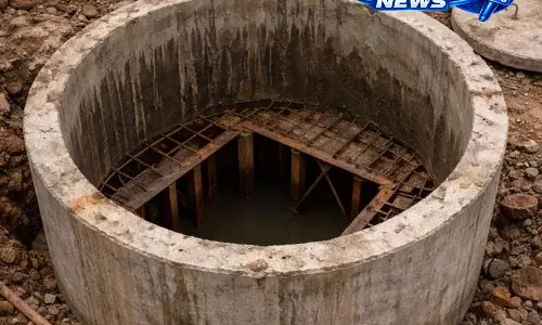 Odisha : कालाहांडी में दर्दनाक हादसा, सेप्टिक टैंक में दम घुटने से छह लोगों की मौत Odisha : कालाहांडी में दर्दनाक हादसा, सेप्टिक टैंक में दम घुटने से छह लोगों की मौत