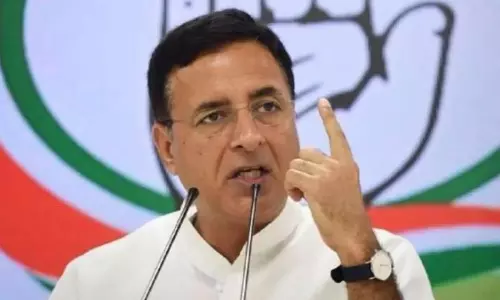 Chandigarh: पेट्रोल-डीजल महंगाई को लेकर सुरजेवाला ने सरकार पर साधा निशाना Chandigarh: पेट्रोल-डीजल महंगाई को लेकर सुरजेवाला ने सरकार पर साधा निशाना