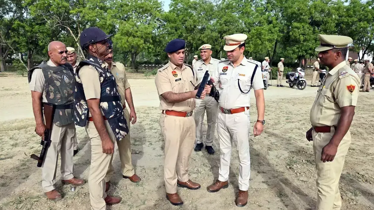 Hisar: सिद्धांत जैन ने पुलिस कर्मियों को संवेदनशील व्यवहार की दी सलाह Hisar: सिद्धांत जैन ने पुलिस कर्मियों को संवेदनशील व्यवहार की दी सलाह