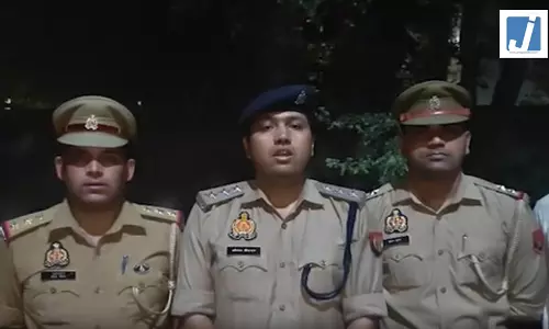 पुलिस मुठभेड़ में चेन स्नैचिंग के आरोपी के पैर में गोली लगी, दो आईफोन और तमंचा बरामद पुलिस मुठभेड़ में चेन स्नैचिंग के आरोपी के पैर में गोली लगी, दो आईफोन और तमंचा बरामद