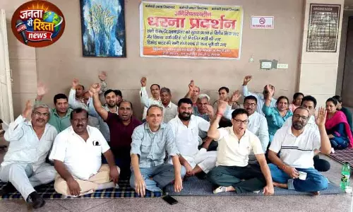 Rohtak यूनिवर्सिटी कर्मचारियों का प्रदर्शन किया Rohtak यूनिवर्सिटी कर्मचारियों का प्रदर्शन किया