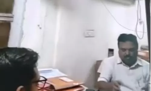 रायपुर में CSPDCL के अधिकारी ने ली रिश्वत, वीडियो वायरल