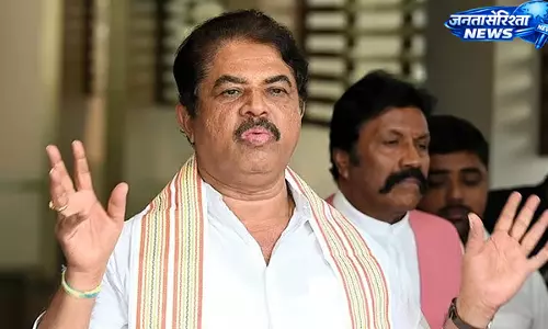 कर्नाटक में फ्यूल प्राइस बढ़ोतरी पर सियासी टकराव, BJP ने कांग्रेस सरकार पर लगाया आरोप कर्नाटक में फ्यूल प्राइस बढ़ोतरी पर सियासी टकराव, BJP ने कांग्रेस सरकार पर लगाया आरोप