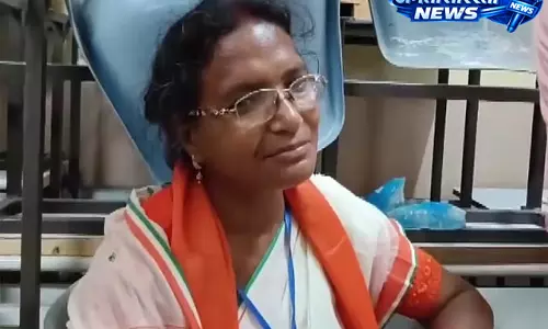 RG कर केस को लेकर राजनीतिक बयानबाज़ी तेज, पीड़िता की मां ने की BJP नेताओं से मुलाकात