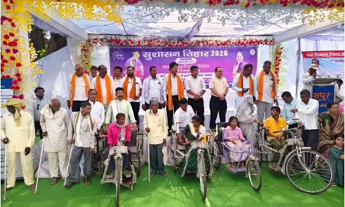 सुशासन तिहार बना संबल, ट्राइसाइकिल मिलने से खोमीन कल्लो के जीवन में लौटी आत्मनिर्भरता की मुस्कान सुशासन तिहार बना संबल, ट्राइसाइकिल मिलने से खोमीन कल्लो के जीवन में लौटी आत्मनिर्भरता की मुस्कान