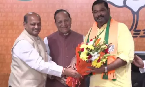 पूर्व सांसद देबाशीष सामंतराय भाजपा में शामिल हुए, बीजद से दिया था इस्तीफा पूर्व सांसद देबाशीष सामंतराय भाजपा में शामिल हुए, बीजद से दिया था इस्तीफा