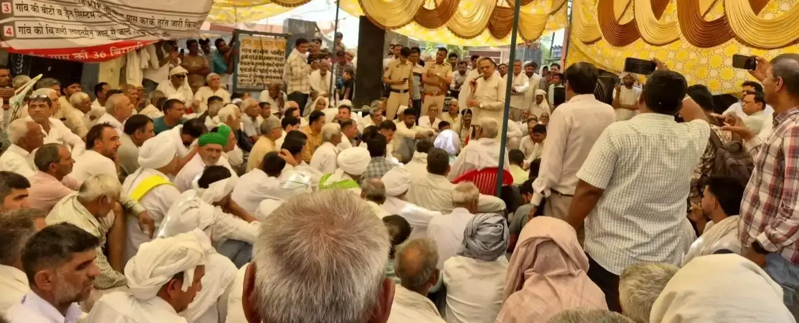Hansi: हांसी में ग्रामीणों ने पाइपलाइन प्रस्ताव को किया खारिज, आंदोलन जारी Hansi: हांसी में ग्रामीणों ने पाइपलाइन प्रस्ताव को किया खारिज, आंदोलन जारी