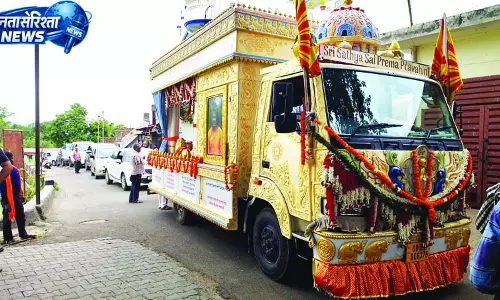 पुष्प वर्षा के साथ हुआ दिव्य रथ यात्रा का भव्य स्वागत