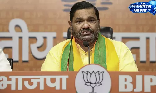 देबाशीष सामंतराय के BJP में शामिल होने पर BJD और नेता के बीच बयानबाजी तेज देबाशीष सामंतराय के BJP में शामिल होने पर BJD और नेता के बीच बयानबाजी तेज