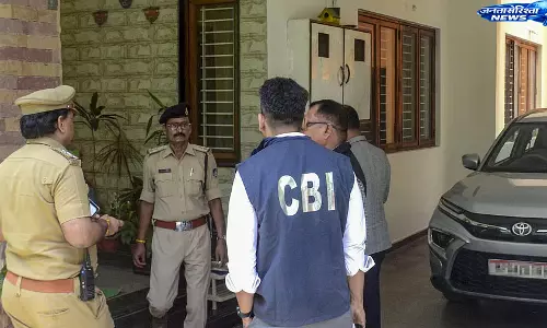 भोपाल में त्विशा शर्मा मौत केस की जांच CBI ने संभाली, रिटायर्ड जज के घर पहुंची टीम भोपाल में त्विशा शर्मा मौत केस की जांच CBI ने संभाली, रिटायर्ड जज के घर पहुंची टीम