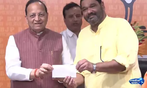 BJD से इस्तीफ़ा देने के बाद सांसद देबाशीष सामंतराय BJP में हो गए शामिल BJD से इस्तीफ़ा देने के बाद सांसद देबाशीष सामंतराय BJP में हो गए शामिल