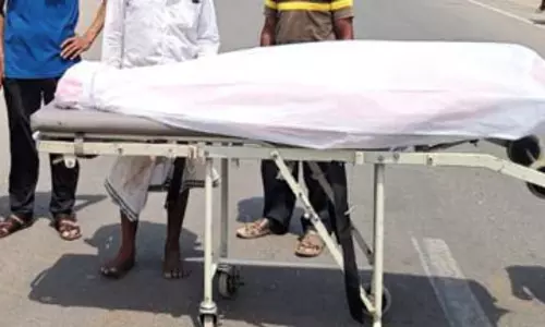 गरियाबंद में सड़क पर महिला का शव रखकर चक्काजाम गरियाबंद में सड़क पर महिला का शव रखकर चक्काजाम