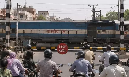 Bikaner: बीकानेर मंडल में रेलवे फाटकों पर सुरक्षा व्यवस्था कड़ी Bikaner: बीकानेर मंडल में रेलवे फाटकों पर सुरक्षा व्यवस्था कड़ी