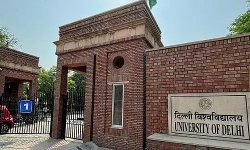 ईद-उल-अज़हा पर परीक्षा को लेकर विवाद, DU से रीशेड्यूल की मांग तेज ईद-उल-अज़हा पर परीक्षा को लेकर विवाद, DU से रीशेड्यूल की मांग तेज