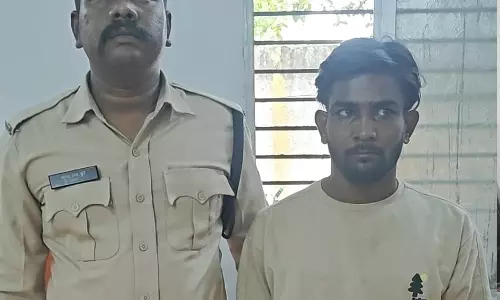ऑटो चालक ने हत्या करने की नियत से मारा चाकू, गिरफ्तार