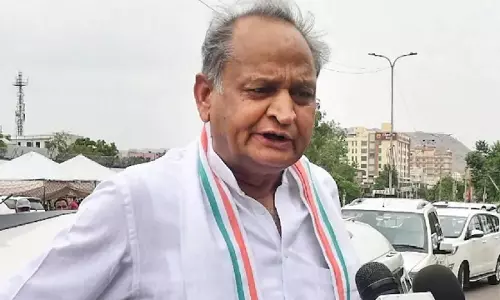 Jodhpur: जोधपुर आगमन पर अशोक गहलोत का कार्यकर्ताओं ने किया स्वागत Jodhpur: जोधपुर आगमन पर अशोक गहलोत का कार्यकर्ताओं ने किया स्वागत
