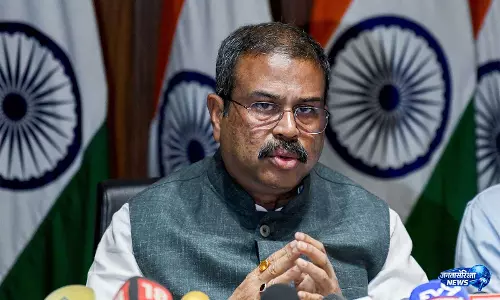 CBSE पेमेंट सिस्टम सुधार पर धर्मेंद्र प्रधान की बैंकों के साथ बैठक