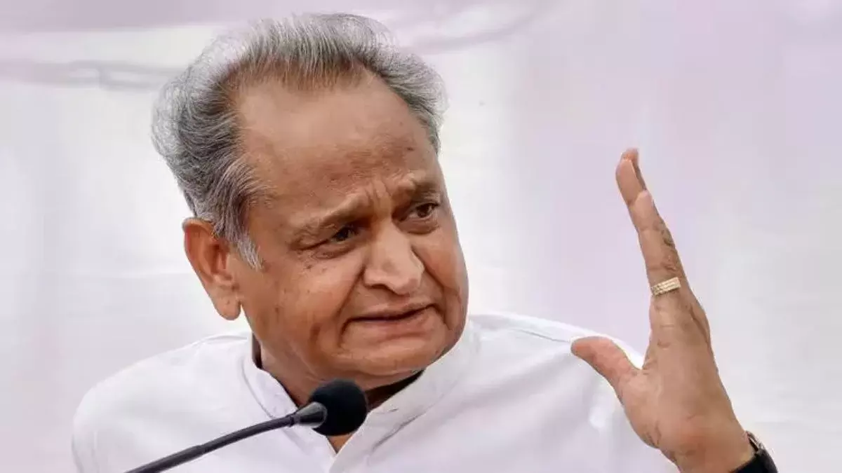 Jaipur: अशोक गहलोत का बयान, ईंधन संकट पर सरकार की कार्यशैली पर सवाल Jaipur: अशोक गहलोत का बयान, ईंधन संकट पर सरकार की कार्यशैली पर सवाल