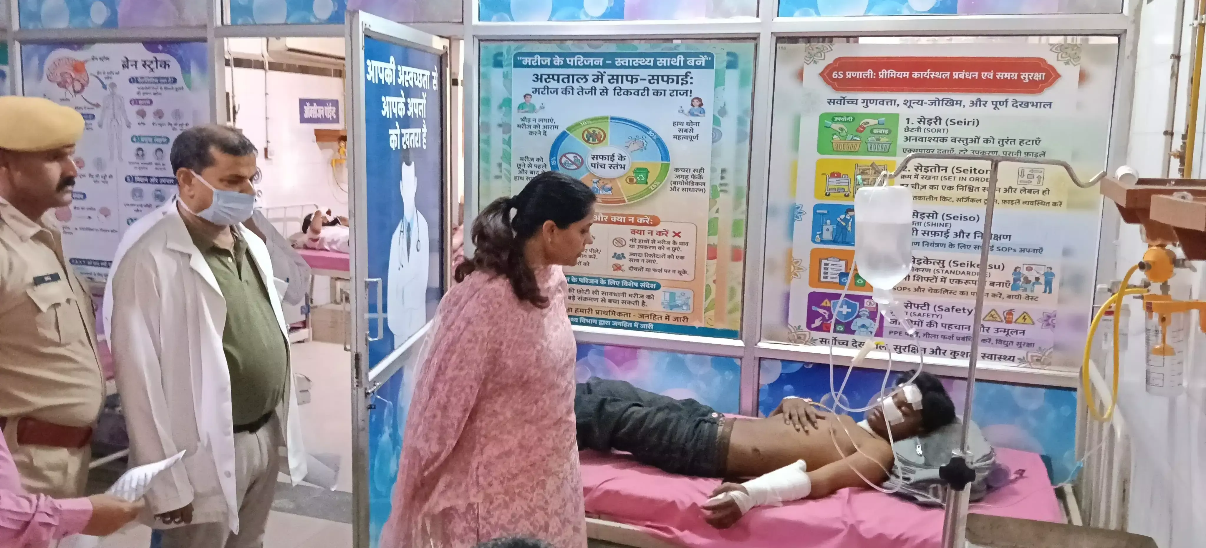 Chittorgarh: कलेक्टर ने जिला अस्पताल का दौरा कर घायलों के इलाज के दिए निर्देश Chittorgarh: कलेक्टर ने जिला अस्पताल का दौरा कर घायलों के इलाज के दिए निर्देश