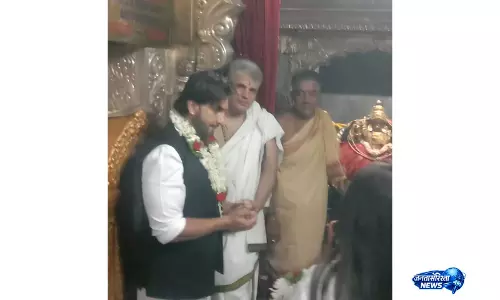 Ranveer Singh ने मैसूर के चामुंडेश्वरी मंदिर में की पूजा-अर्चना Ranveer Singh ने मैसूर के चामुंडेश्वरी मंदिर में की पूजा-अर्चना