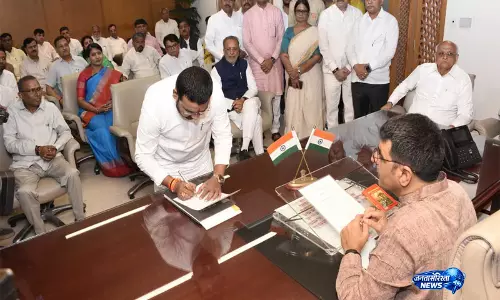 उमरेठ के नवनिर्वाचित विधायक हर्षद परमार ने गुजरात MLA सदस्य के रूप में शपथ ली उमरेठ के नवनिर्वाचित विधायक हर्षद परमार ने गुजरात MLA सदस्य के रूप में शपथ ली
