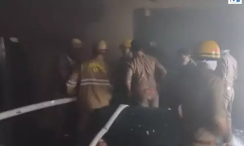 FIRE VIDEO : शिप्रा सृष्टि सोसाइटी की 15वीं मंजिल पर भड़की आग FIRE VIDEO : शिप्रा सृष्टि सोसाइटी की 15वीं मंजिल पर भड़की आग
