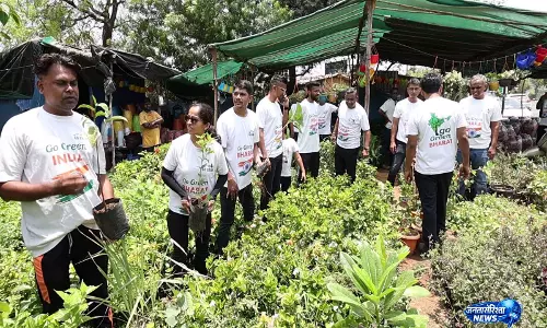 Gujarat के हरित रक्षक: युवा स्वयंसेवकों ने परनेरा पहाड़ी पर पर्यावरण की विरासत गढ़ी